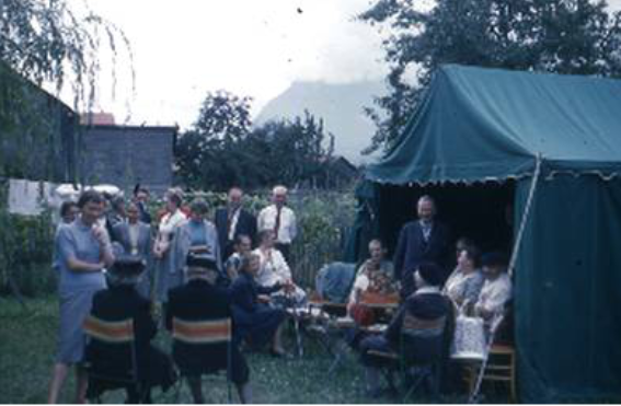 Rencontre sous tente – années 1950